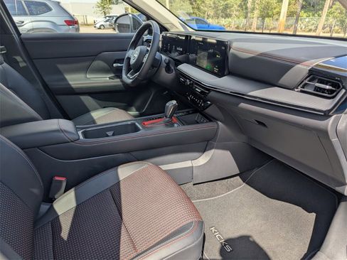 Used 2025 Nissan Kicks SR w/ SR Premium Package image 13