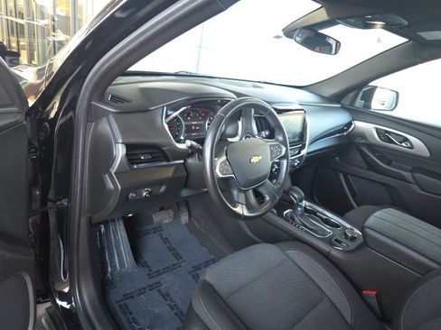 Used 2022 Chevrolet Traverse LT image 22