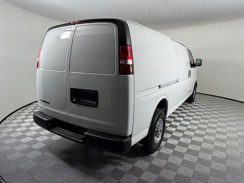 Used 2017 Chevrolet Express 3500 Extended RWD image 5