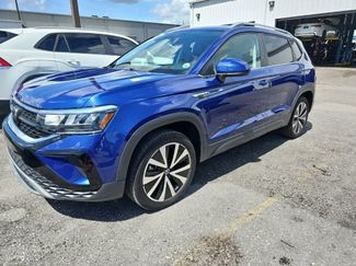 Used 2023 Volkswagen Taos SE w/ Panoramic Sunroof Package FWD video 1