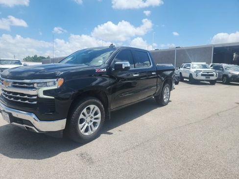Used 2023 Chevrolet Silverado 1500 LTZ AWD/4WD image 2