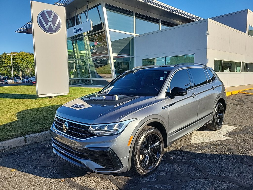 Certified 2024 Volkswagen Tiguan SE R-Line AWD/4WD image 1