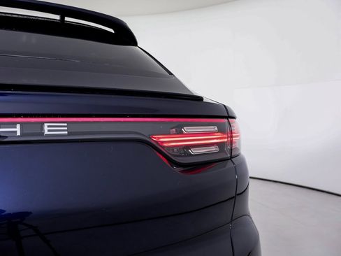 Used 2022 Porsche Cayenne S image 11