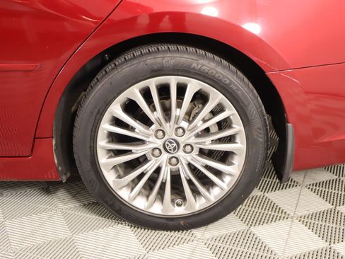 Used 2019 Toyota Avalon Limited image 20