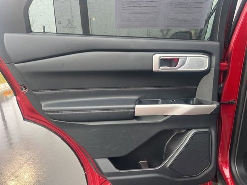 Used 2023 Ford Explorer Limited w/ Limited Technology Package image 18