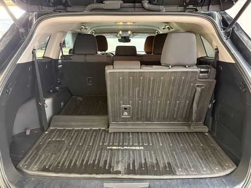 Used 2022 Toyota Highlander L FWD image 19