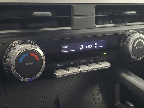 Certified 2025 Toyota Tacoma SR AWD/4WD image 31