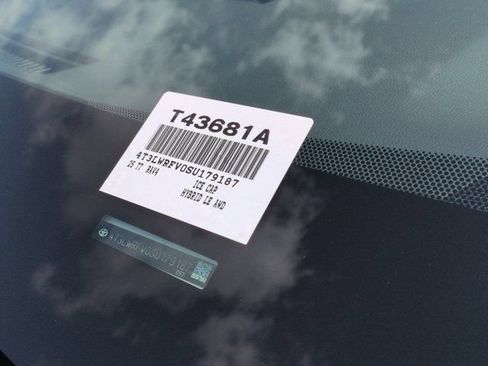 Certified 2025 Toyota RAV4 LE AWD/4WD image 17