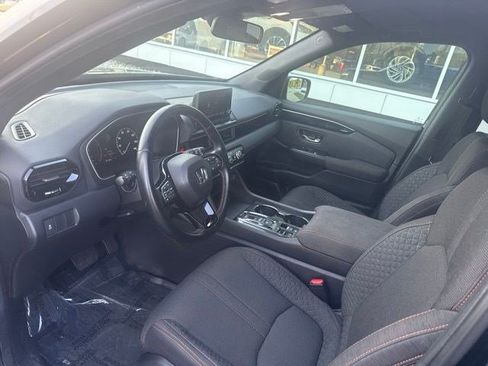 Used 2025 Honda Pilot Sport image 10