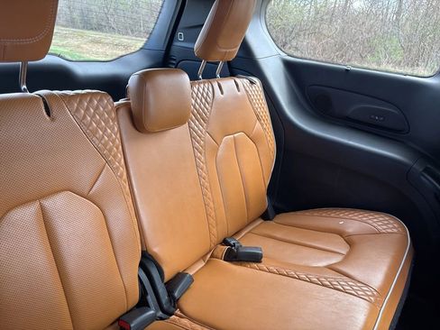 Used 2022 Chrysler Pacifica Pinnacle FWD image 44