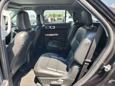 Used 2022 Ford Explorer XLT image 24