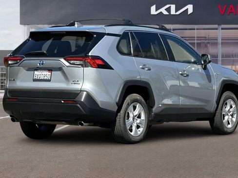 Used 2020 Toyota RAV4 XLE w/ XLE Grade Weather Package image 4