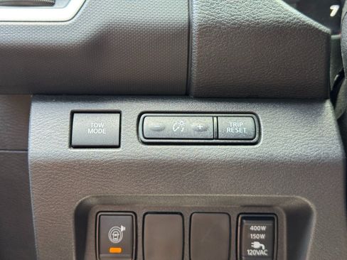 Used 2023 Nissan Frontier SV w/ SV Premium Package RWD image 18