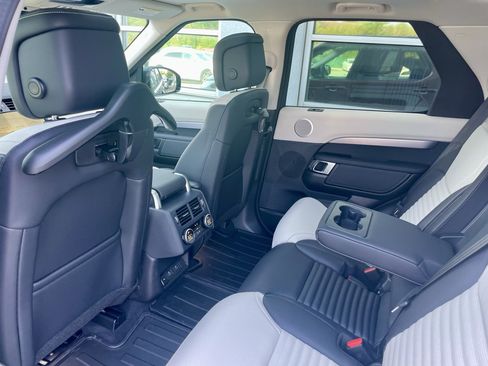 New 2026 Land Rover Discovery Limited Edition AWD/4WD image 30