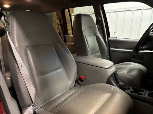 Used 2001 Ford Explorer XLT image 23