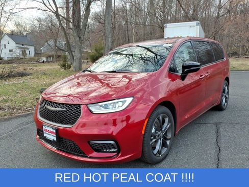 New 2026 Chrysler Pacifica Select FWD image 3