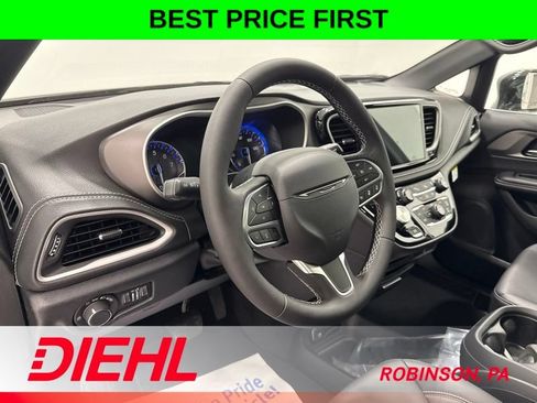 New 2027 Chrysler Pacifica Select w/ Family Tech Group FWD image 26