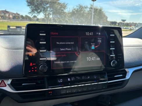 Used 2022 Toyota Sienna XLE image 9