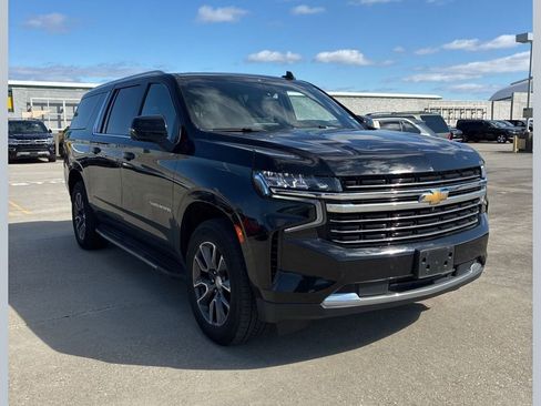Used 2021 Chevrolet Suburban LT w/ LT Signature Package image 1