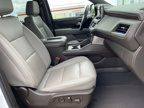 Certified 2022 Chevrolet Suburban LT w/ Luxury Package AWD/4WD image 21