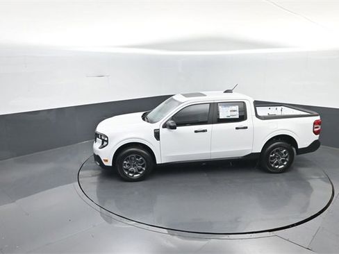 New 2025 Ford Maverick XLT image 26