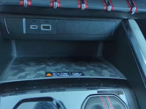 Used 2024 GMC Canyon AT4X image 19