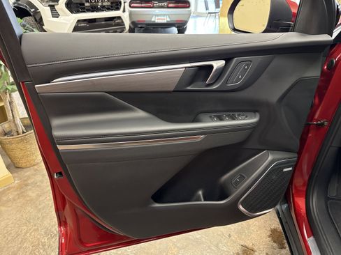 Used 2025 Buick Enclave Preferred image 13