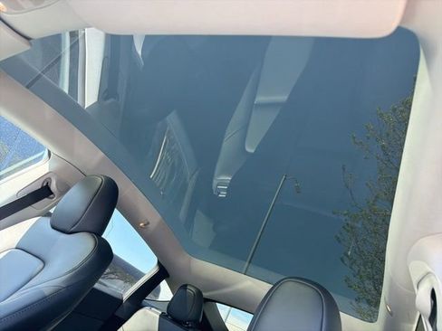 Used 2023 Tesla Model Y Performance image 22