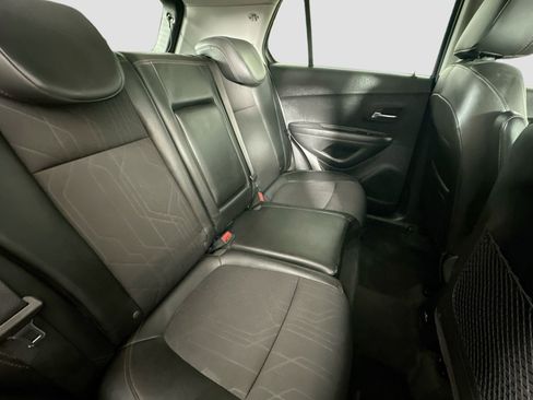 Used 2020 Chevrolet Trax LT w/ LT Convenience Package image 24