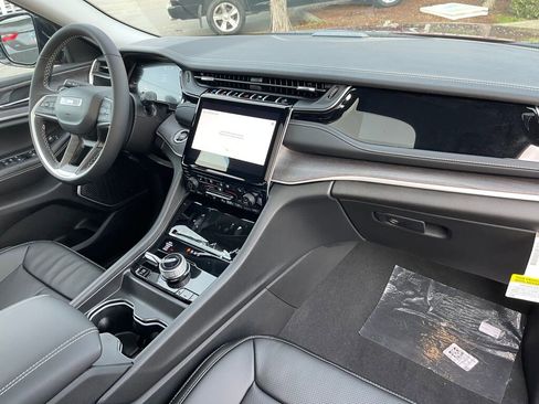 New 2024 Jeep Grand Cherokee Limited 4xe w/ Luxury Tech Group II image 11