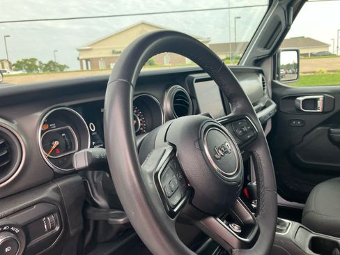 Used 2023 Jeep Wrangler Unlimited Sport AWD/4WD image 9