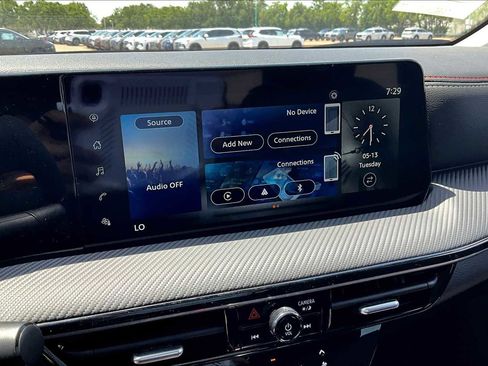 New 2025 Nissan Kicks SR image 13