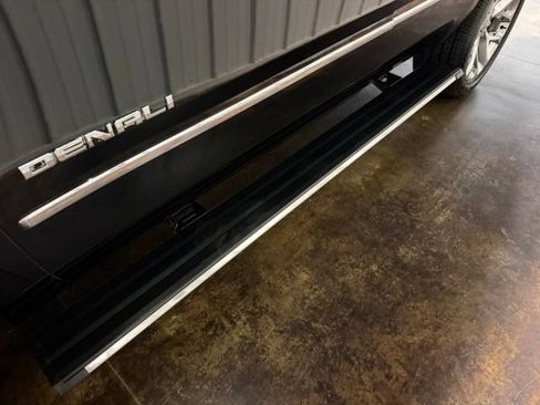 Used 2020 GMC Yukon Denali w/ Denali Premium Package AWD/4WD image 12