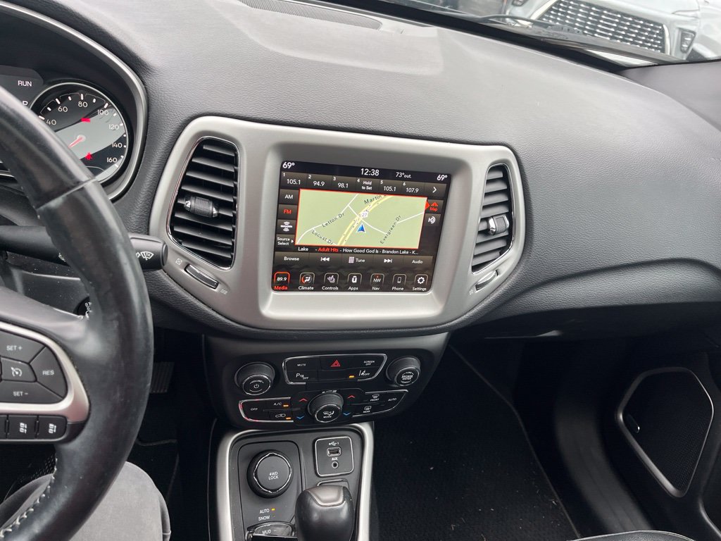 Used 2021 Jeep Compass Latitude w/ Sun and Sound Group AWD/4WD image 8