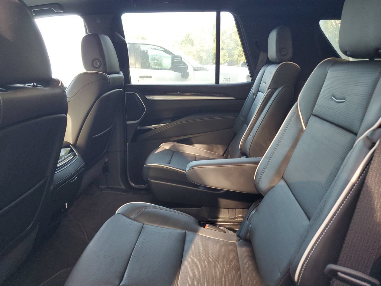 Used 2026 Cadillac Escalade Luxury AWD/4WD image 10