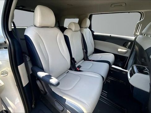 Used 2026 Kia Carnival EX FWD image 24