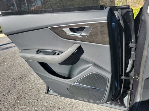 Used 2025 Audi Q8 Premium Plus image 17