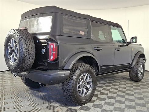 Used 2022 Ford Bronco Badlands image 9
