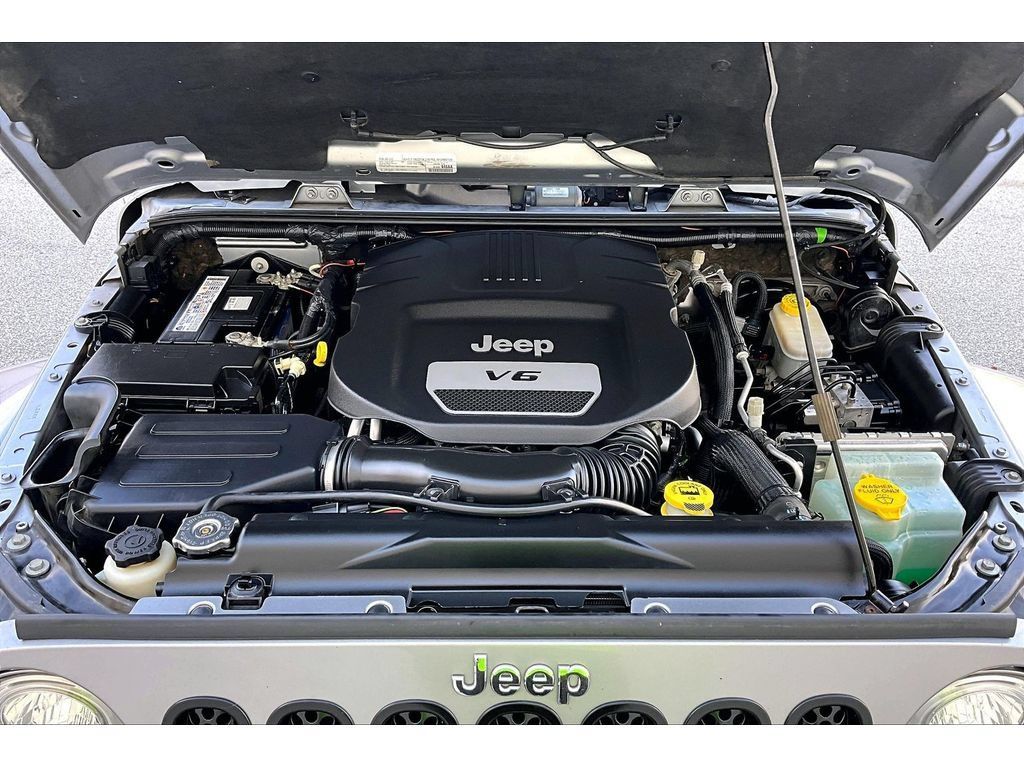Used 2017 Jeep Wrangler Unlimited Rubicon w/ Connectivity Group AWD/4WD image 54