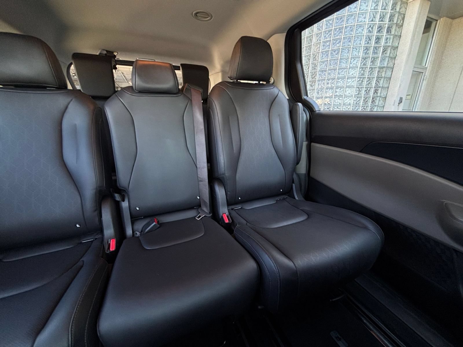 Used 2026 Kia Carnival FWD image 39