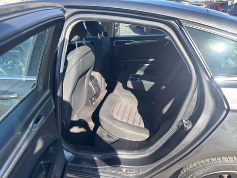 Used 2020 Ford Fusion SE image 26