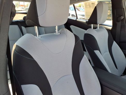 Used 2022 Toyota Prius LE FWD image 11