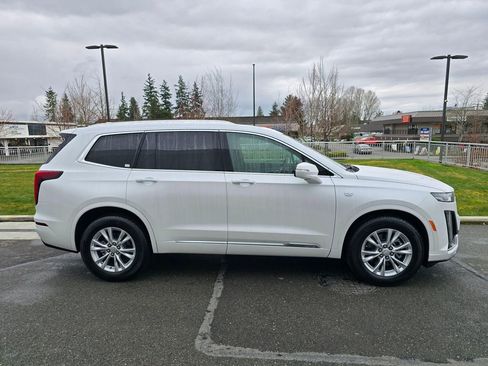 Used 2025 Cadillac XT6 Luxury image 6