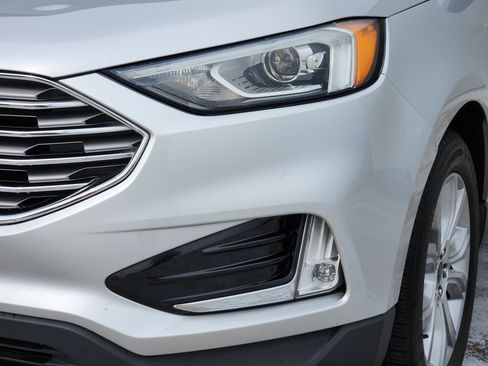 Used 2019 Ford Edge Titanium FWD image 11