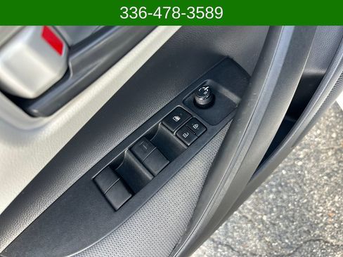 Used 2022 Toyota Corolla LE FWD image 11