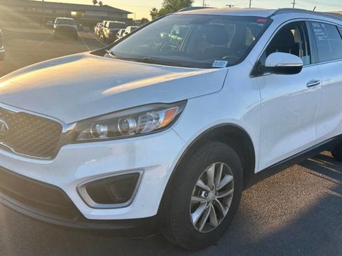 Used 2018 Kia Sorento FWD V6 image 3