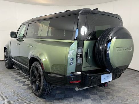 New 2026 Land Rover Defender 130 X-Dynamic SE image 4