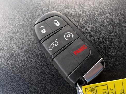 Used 2025 Dodge Durango GT RWD image 31