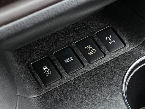 Used 2014 Toyota Highlander XLE AWD/4WD image 23