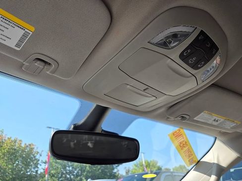 Used 2023 Chrysler Pacifica Touring-L FWD image 20